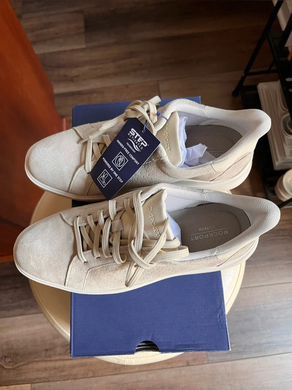 Rockport Men's Casual Lace-Up Sneakers in Light Grey! Size 8 wide! NIB! Comfy!